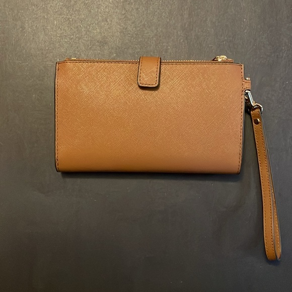 Michael Kors Jet Set Double-Zip Wallet - Picture 3 of 6